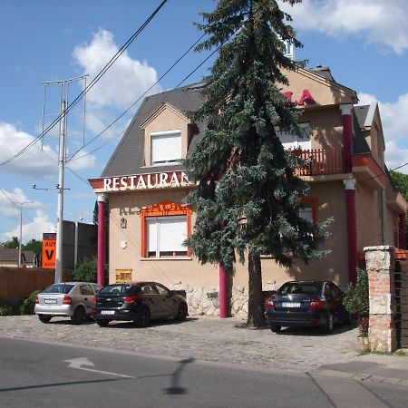 Attila Hotel Budapest Exterior photo