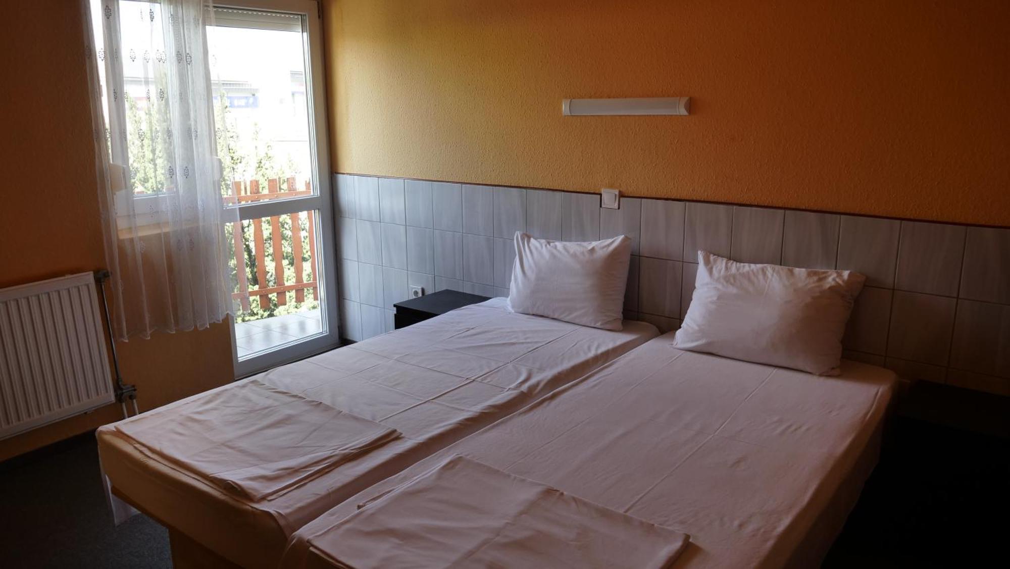 Attila Hotel Budapest Exterior photo