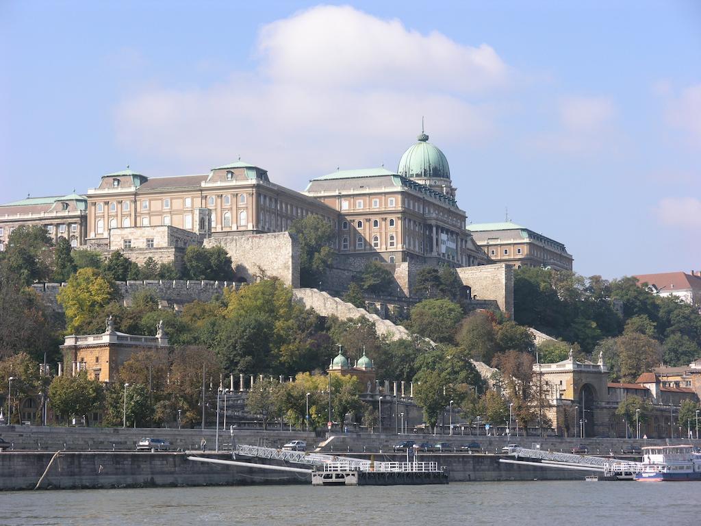 Attila Hotel Budapest Exterior photo